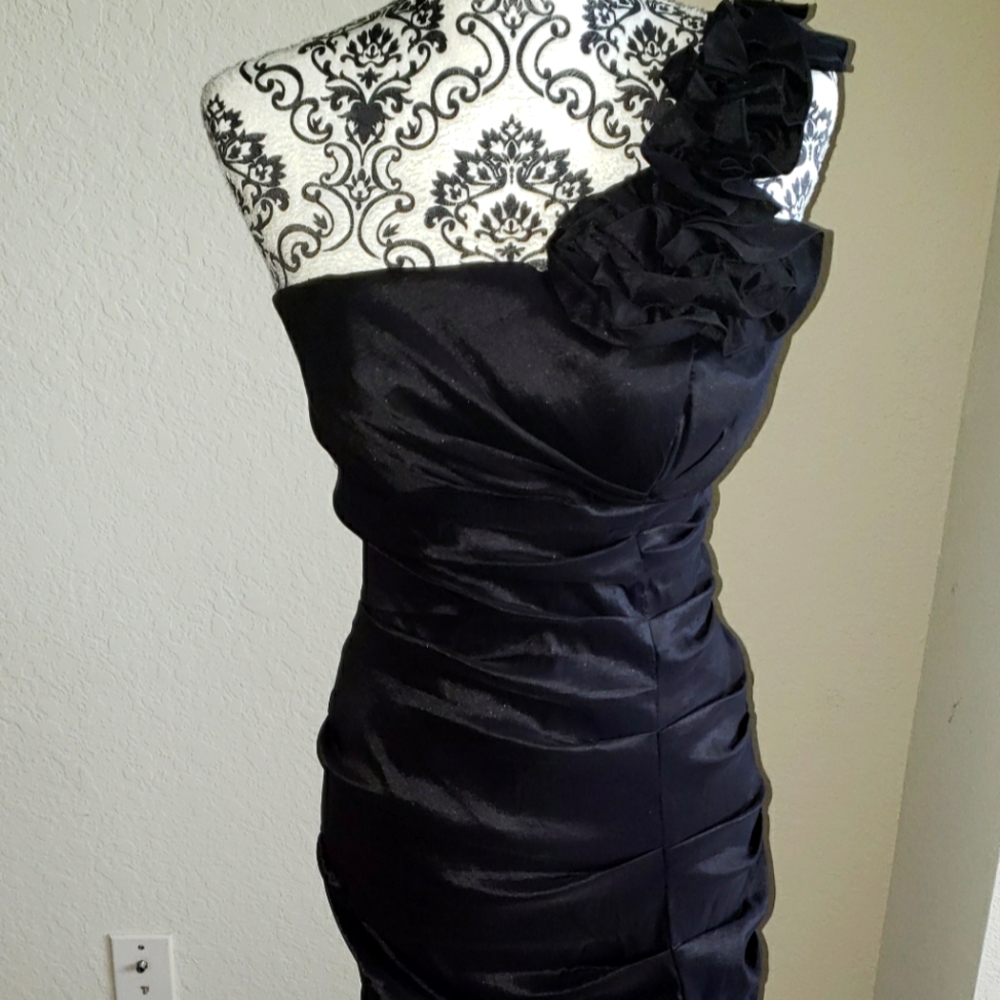 Black long semi-formal dress